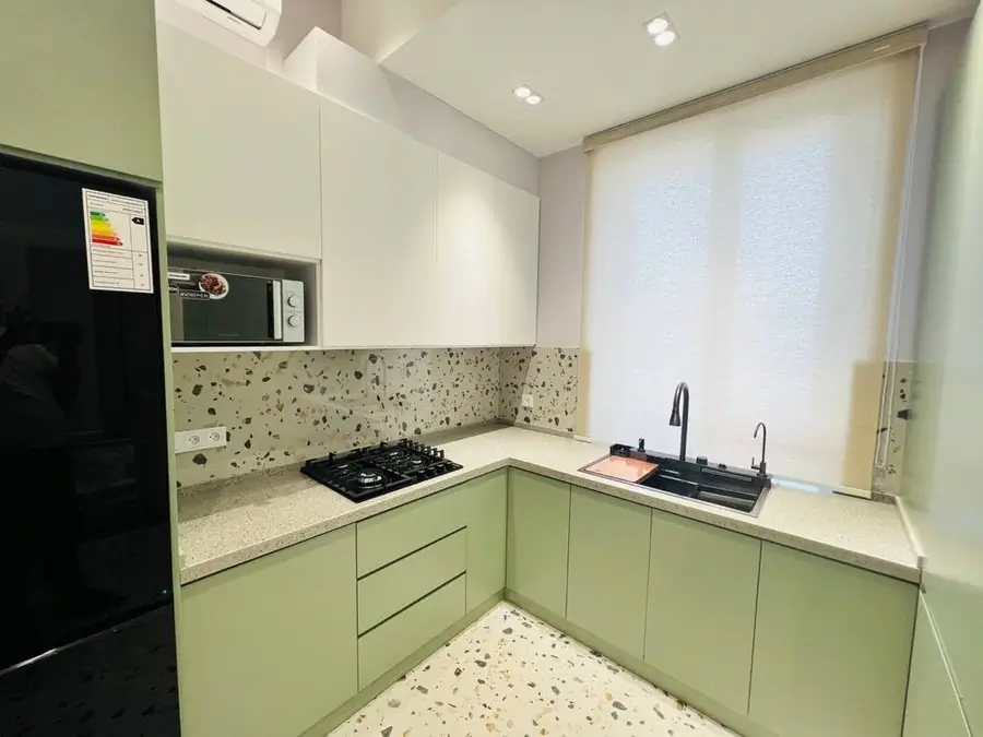 3 xonali kvartira sotiladi − 98 m²
