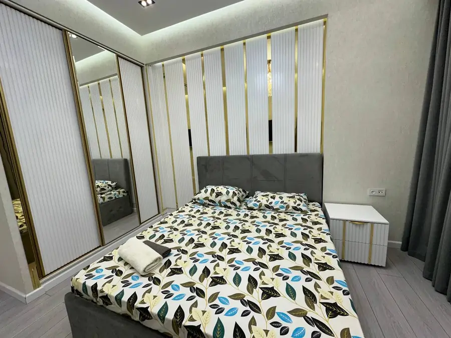 Сдается 1-комнатная квартира − 70 м²