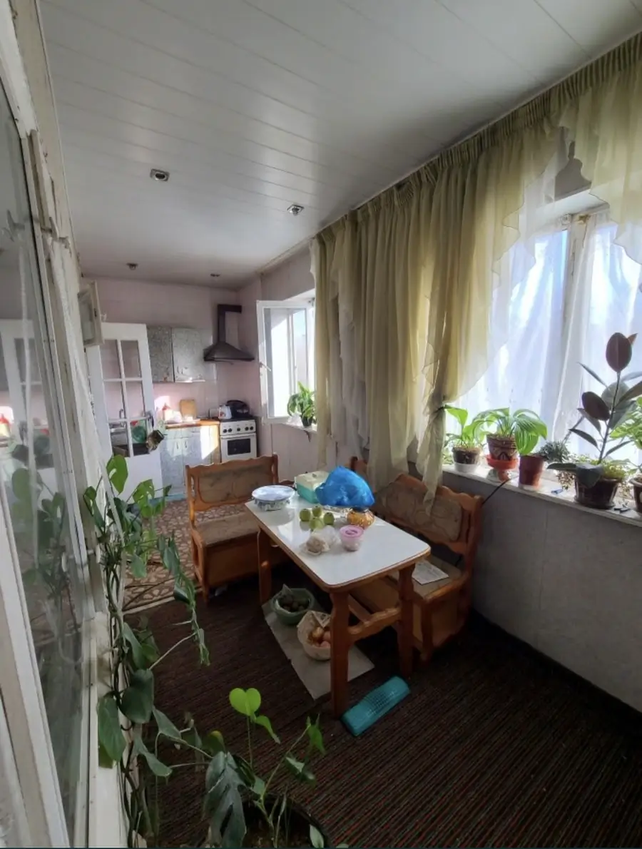 Продается 2-комнатная квартира − 58 м²