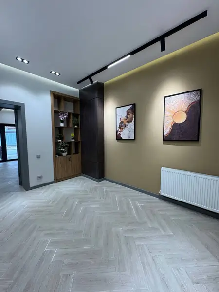 Ofis − 90 m², 1/4 qavat