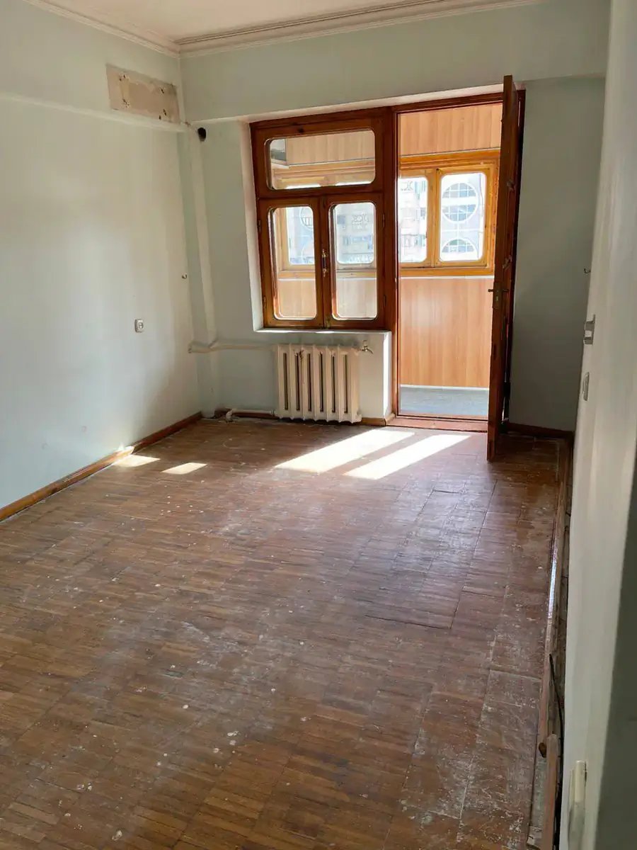 Продается 4-комнатная квартира − 120 м²