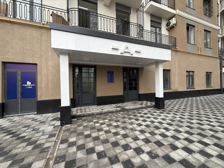3 xonali kvartira sotiladi − 112 m²