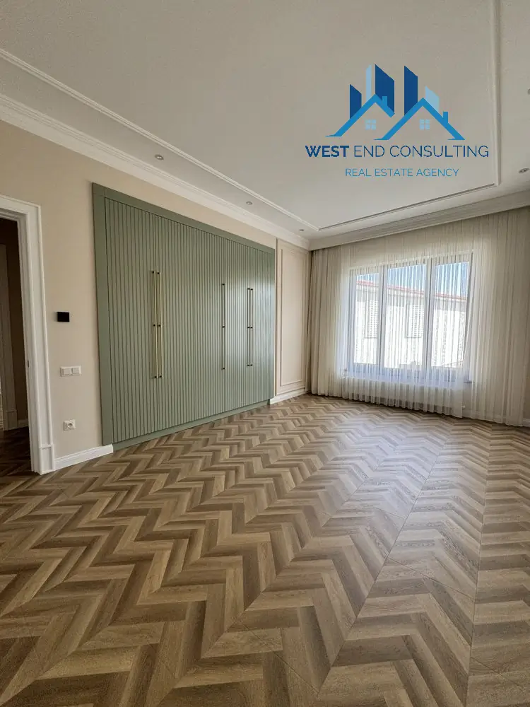 Ijaraga 3 qavatli uy − 470 m²