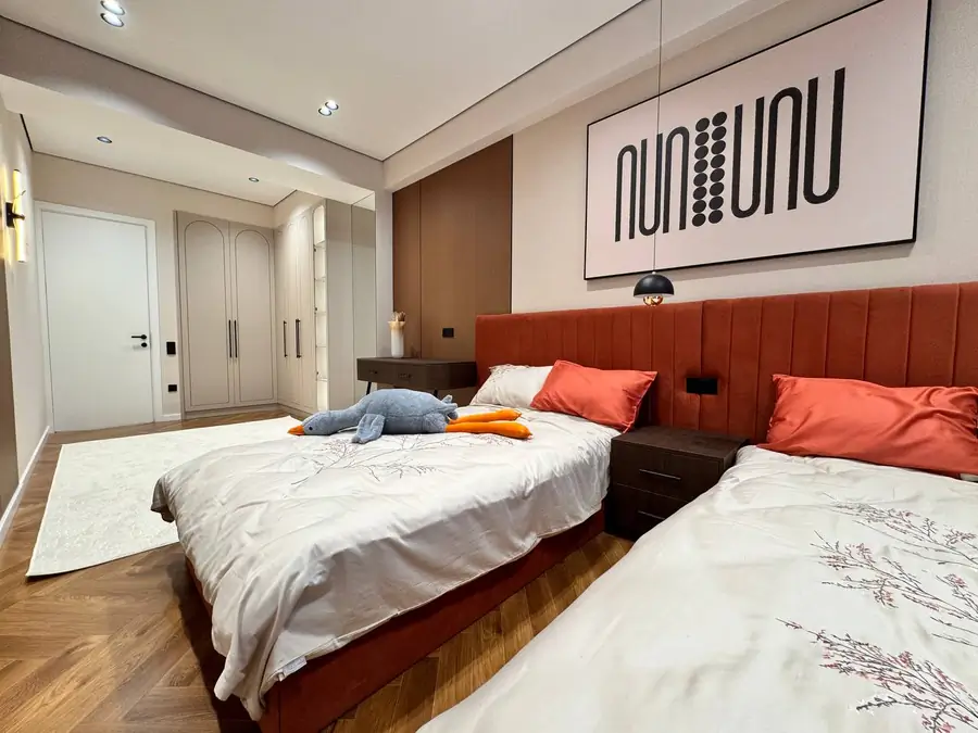 Посуточно 4-комнатная квартира − 130 м²