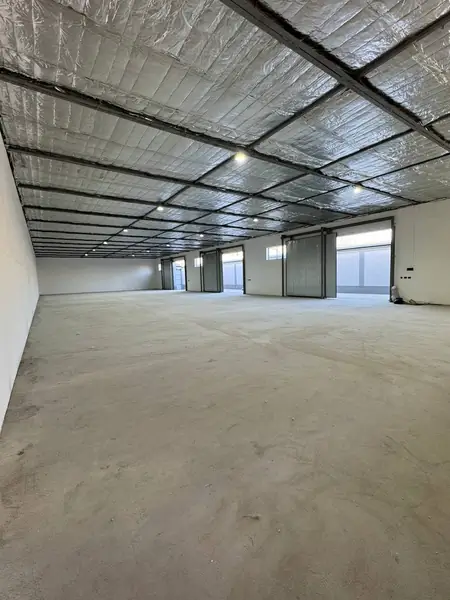 Ombor − 1061 m², 2/2 qavat