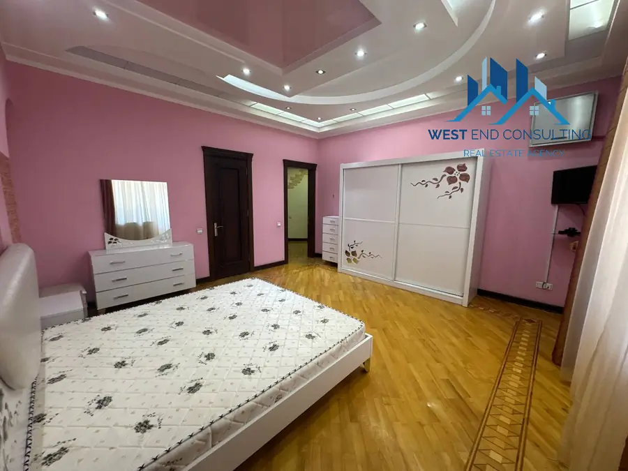 Ijaraga 4 xonali kvartira − 220 m²