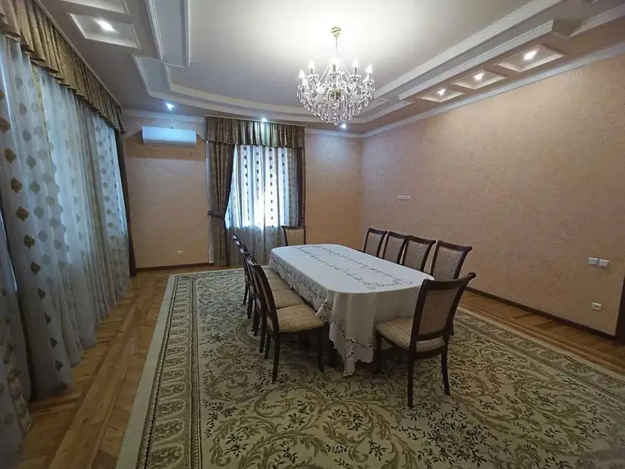 Ijaraga 3 qavatli uy − 380 m²