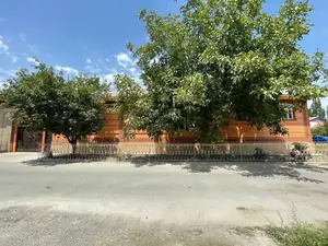 2 qavatli uy sotiladi − 1060 m²