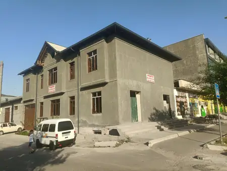 Savdo-sotiq maydoni − 500 m², 3/3 qavat