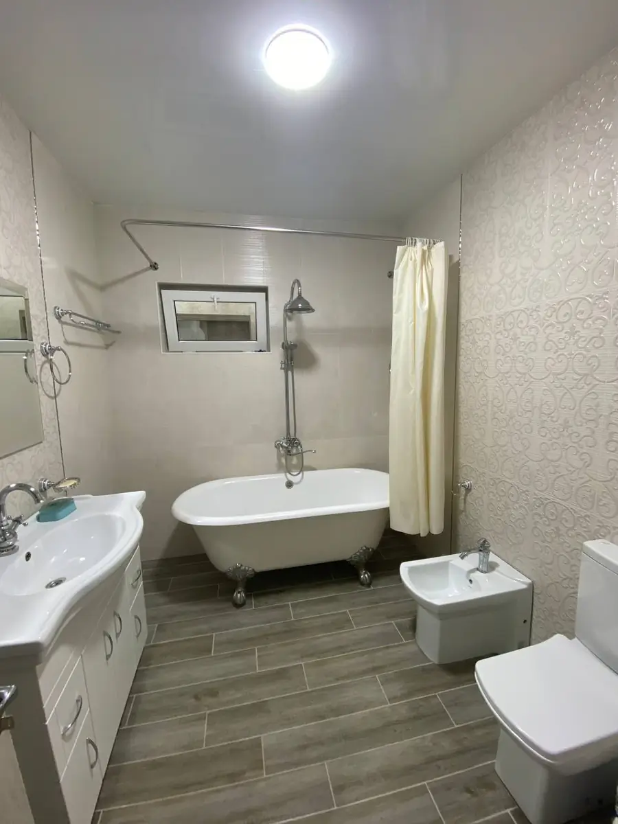 Ijaraga 3 xonali kvartira − 90 m²