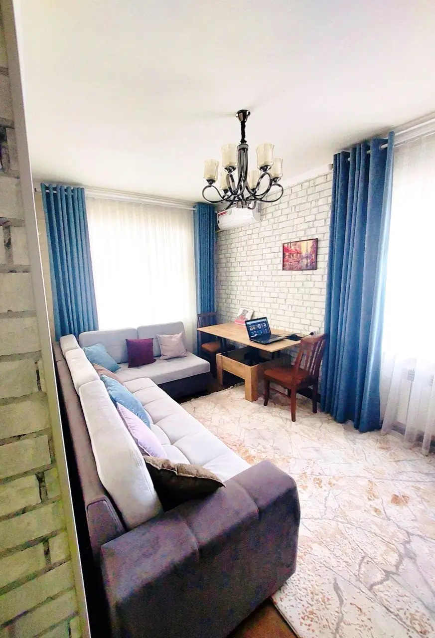 2 xonali kvartira sotiladi − 65 m²