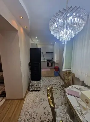 3 xonali kvartira sotiladi − 79 m²