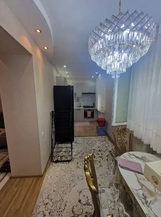 3 xonali kvartira sotiladi − 79 m²