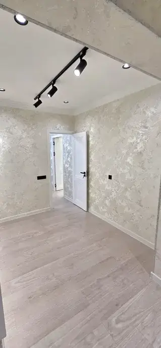 2 xonali kvartira sotiladi − 60 m²