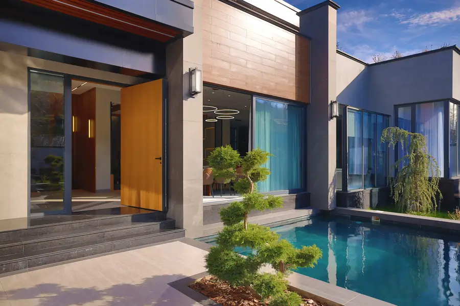 3 qavatli uy sotiladi − 600 m²