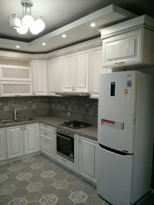 Продается 4-комнатная квартира − 182 м²