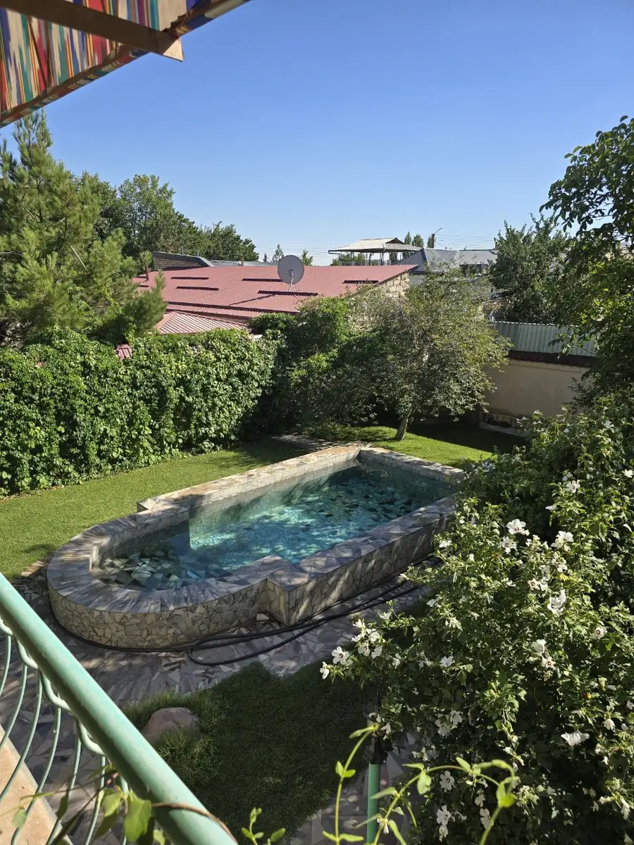 2 qavatli uy sotiladi − 100 m²