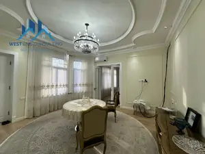 3 qavatli uy sotiladi − 400 m²