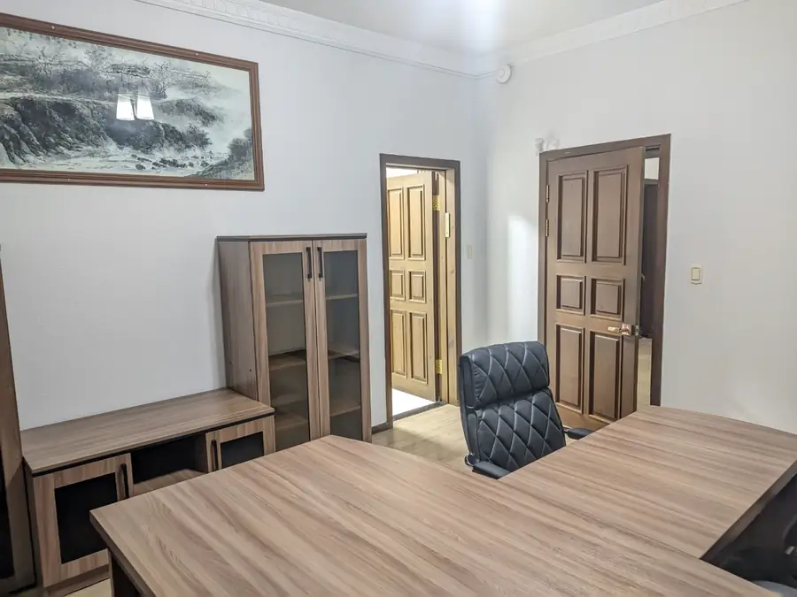 Ijaraga ofis − 400 m²