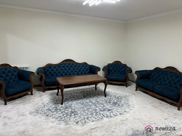 2-комнатная квартира − 60 м², 4/4 этаж