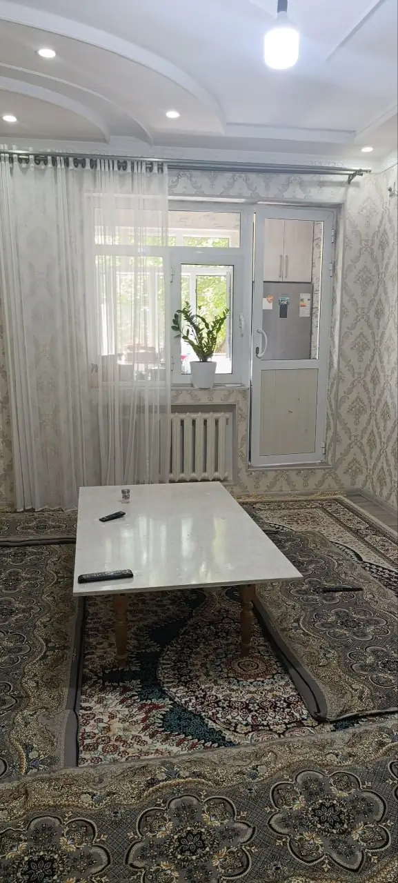 3 xonali kvartira sotiladi − 50 m²