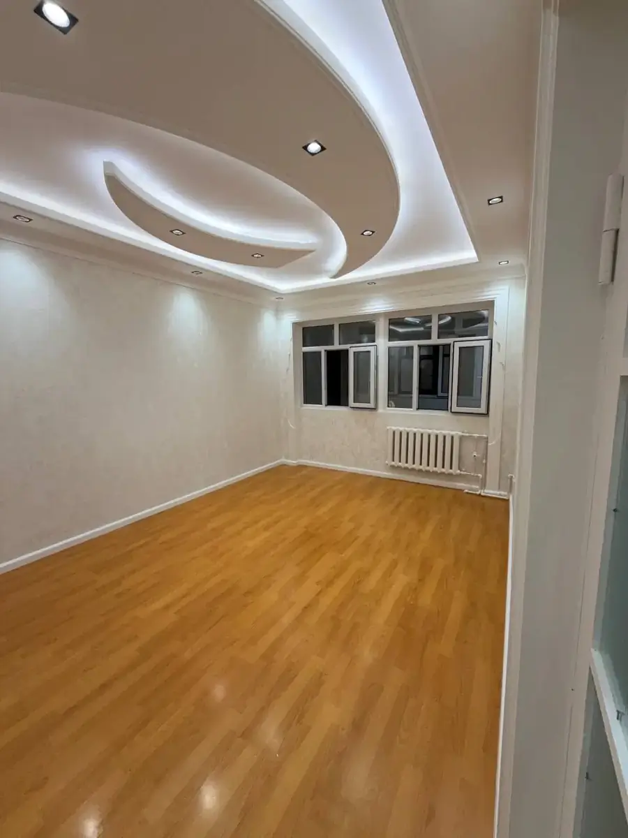 Более 5 xonali kvartira sotiladi − 100 m²