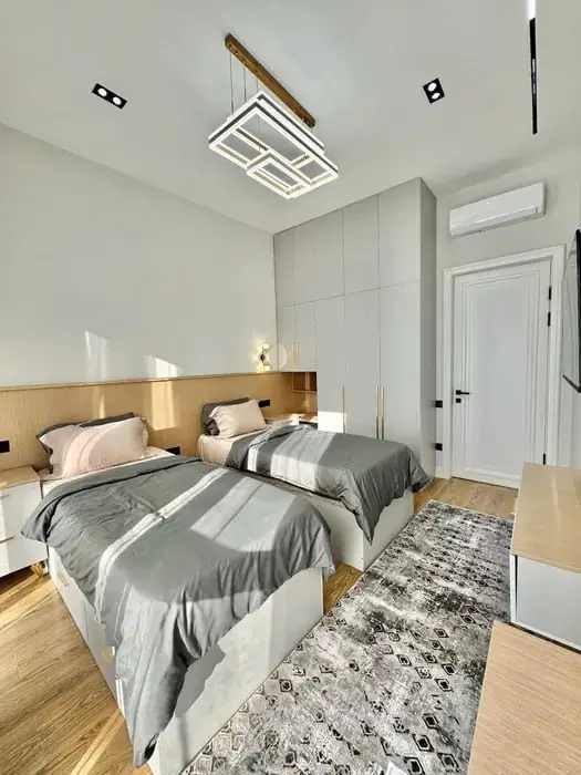 Сдается 4-комнатная квартира − 230 м²
