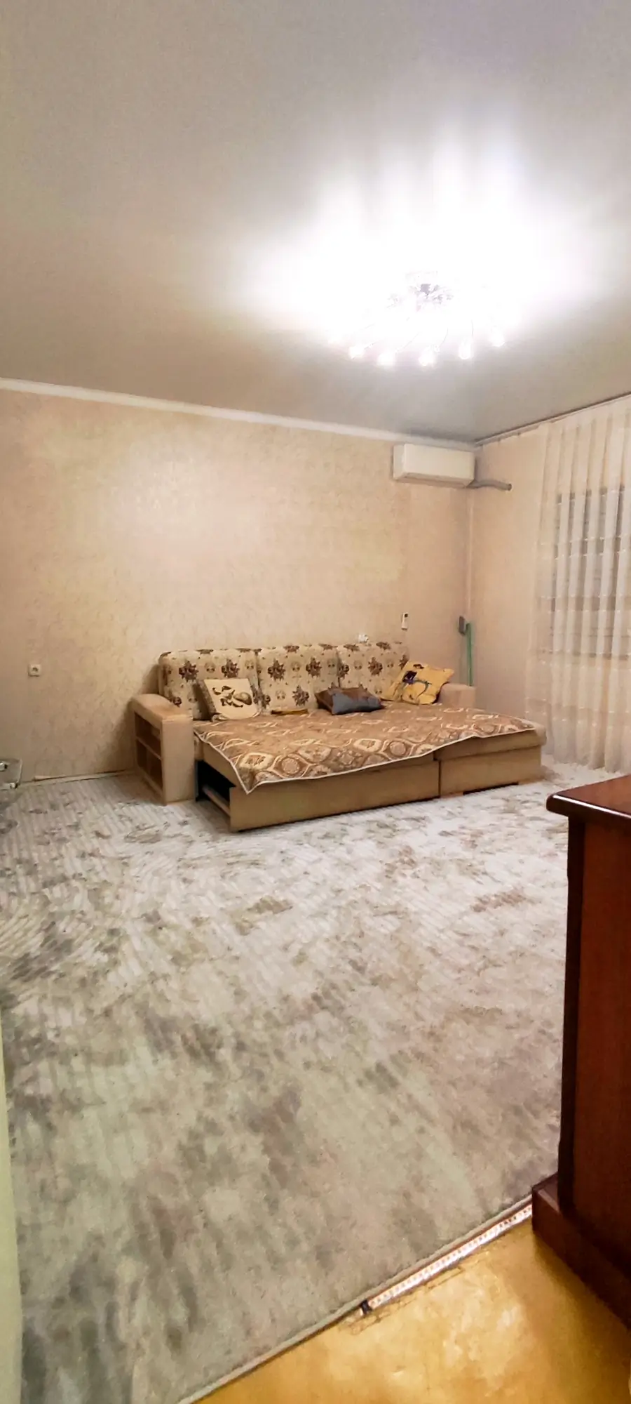 Продается 4-комнатная квартира − 131 м²