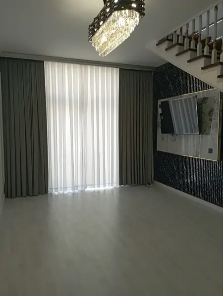 5 dan ortiq xonali kvartira − 190 m², 9/10 qavat