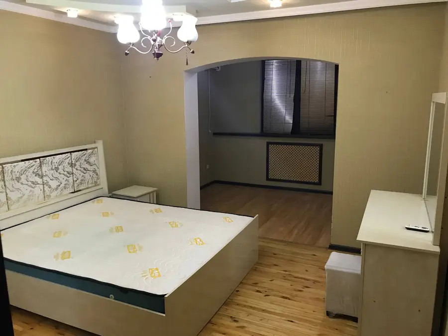 Ijaraga 4 xonali kvartira − 160 m²