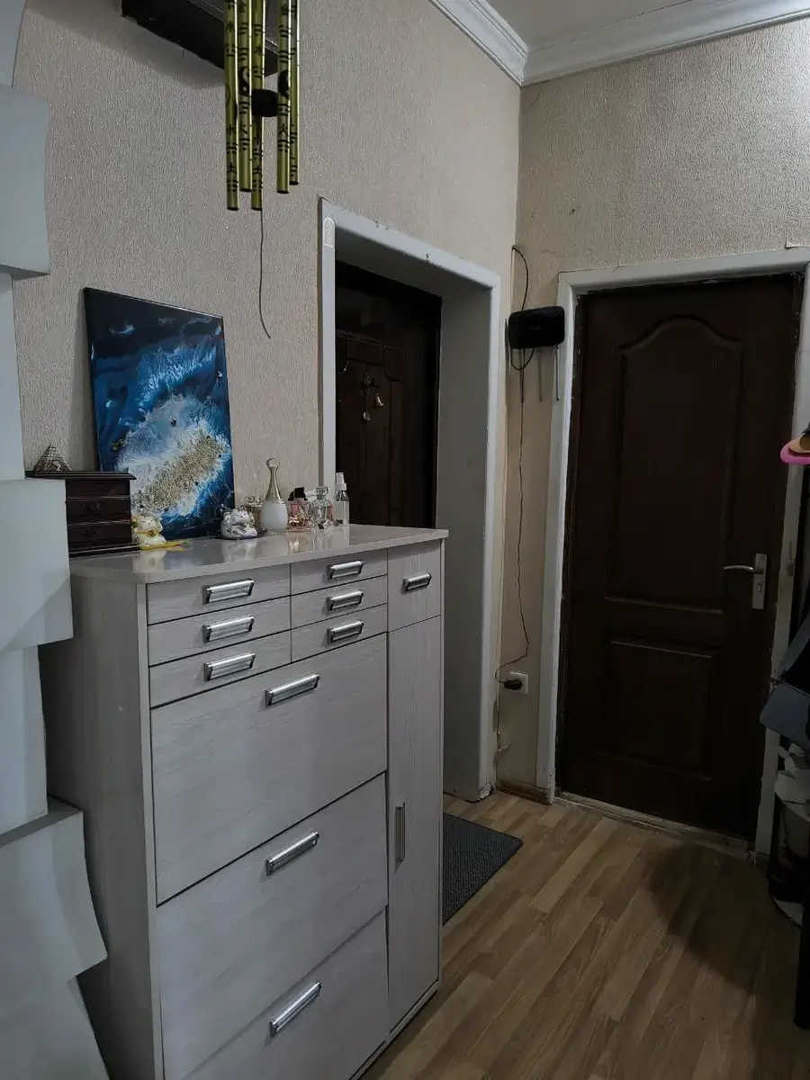 Продается 1-комнатная квартира − 30.5 м²