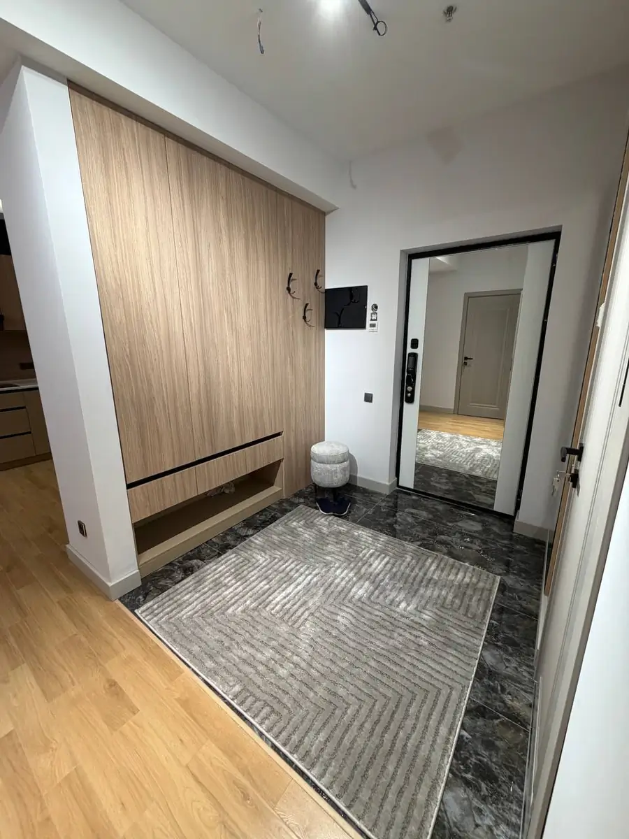 Продается 3-комнатная квартира − 76 м²