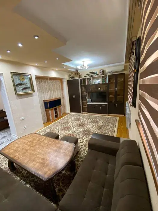 Сдается Более 5-комнатная квартира − 130 м²