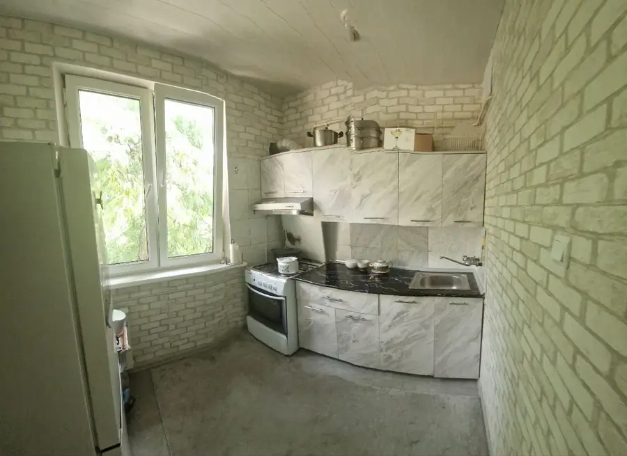 2 xonali kvartira sotiladi − 49.6 m²