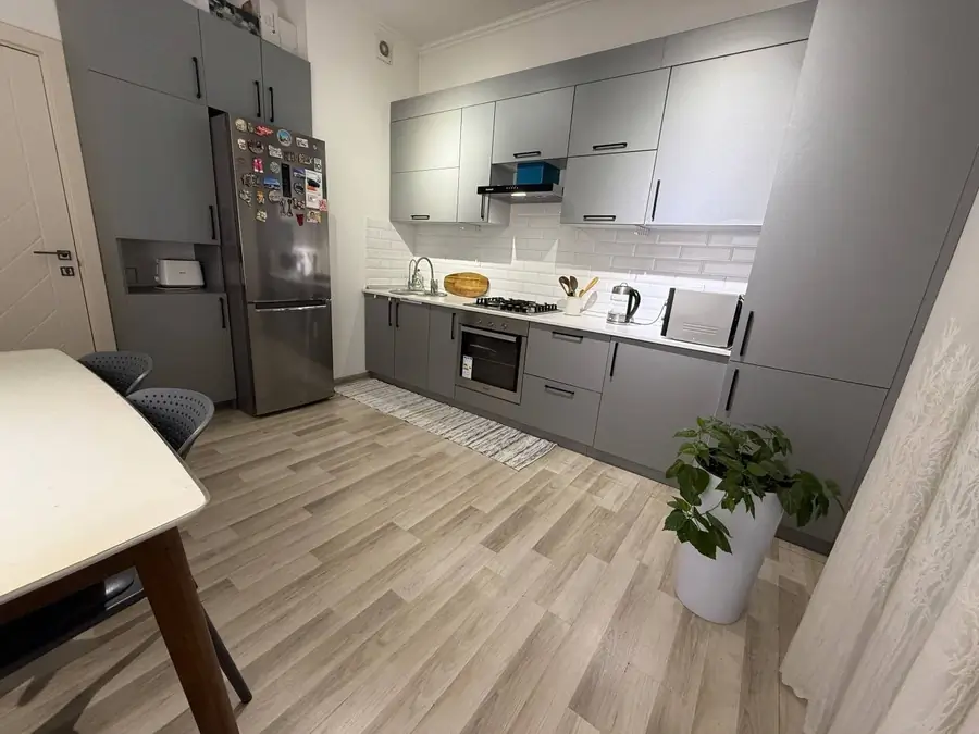 3 xonali kvartira sotiladi − 75 m²