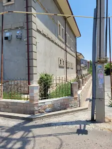 2 qavatli uy sotiladi − 1700 m²