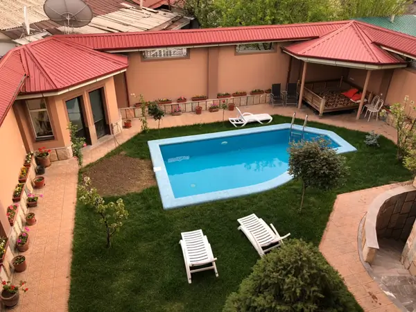 Ijaraga 2 qavatli uy − 237 m²