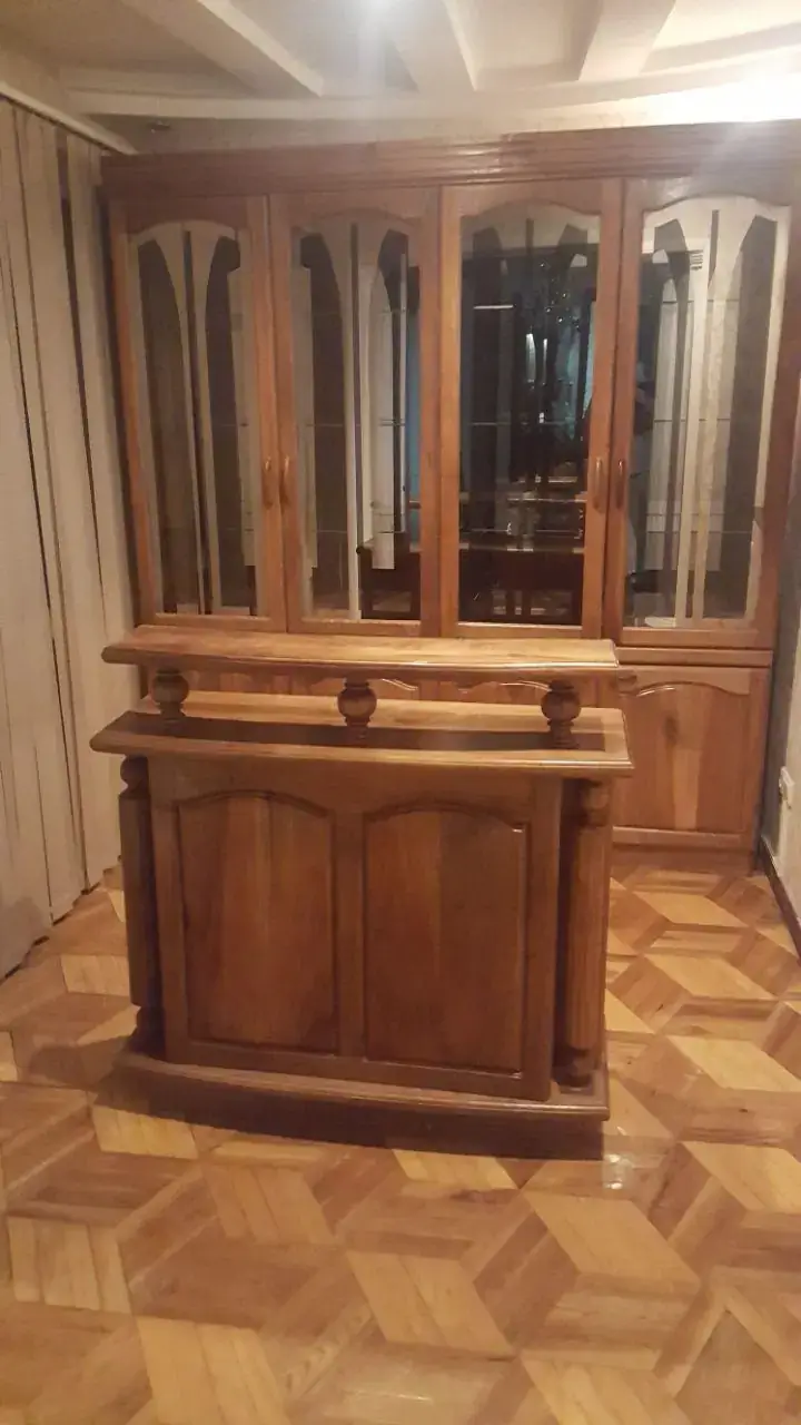 4 xonali kvartira sotiladi − 122 m²