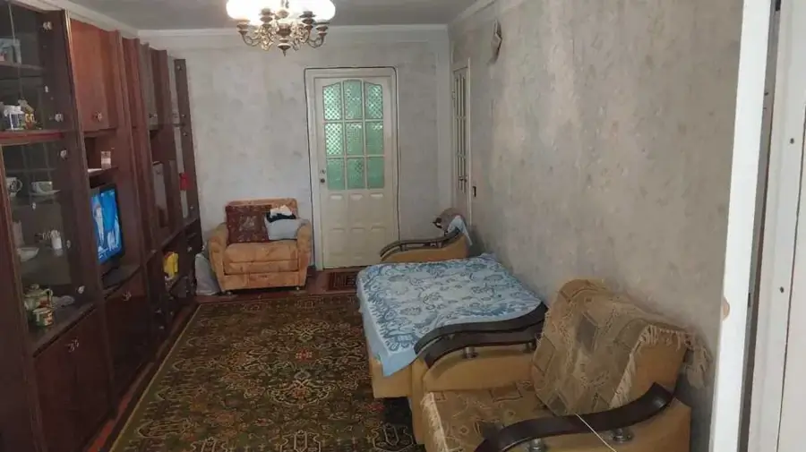4 xonali kvartira sotiladi − 80 m²