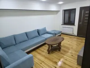 4 xonali kvartira sotiladi − 90 m²