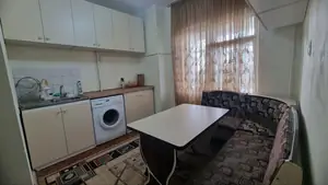 Сдается 3-комнатная квартира − 90 м²