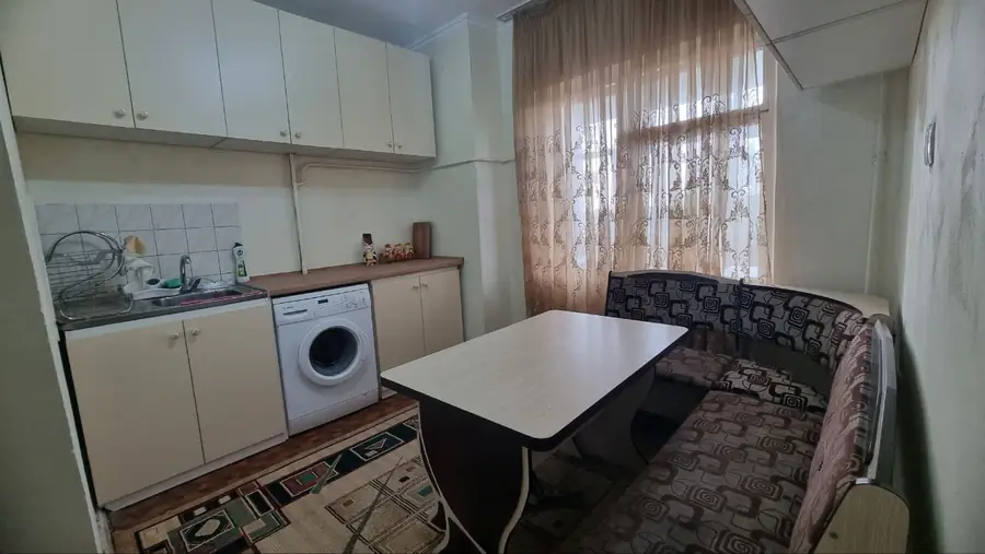 Сдается 3-комнатная квартира − 90 м²