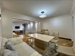 2 xonali kvartira sotiladi − 107 m²
