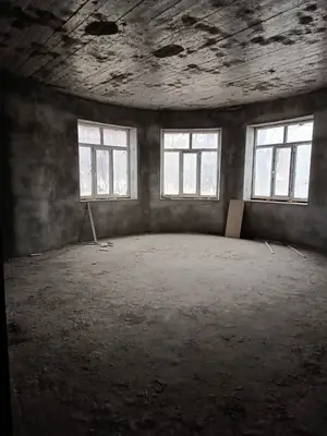 Более 5 xonali kvartira sotiladi − 329 m²