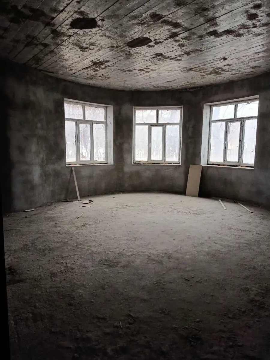 Более 5 xonali kvartira sotiladi − 329 m²
