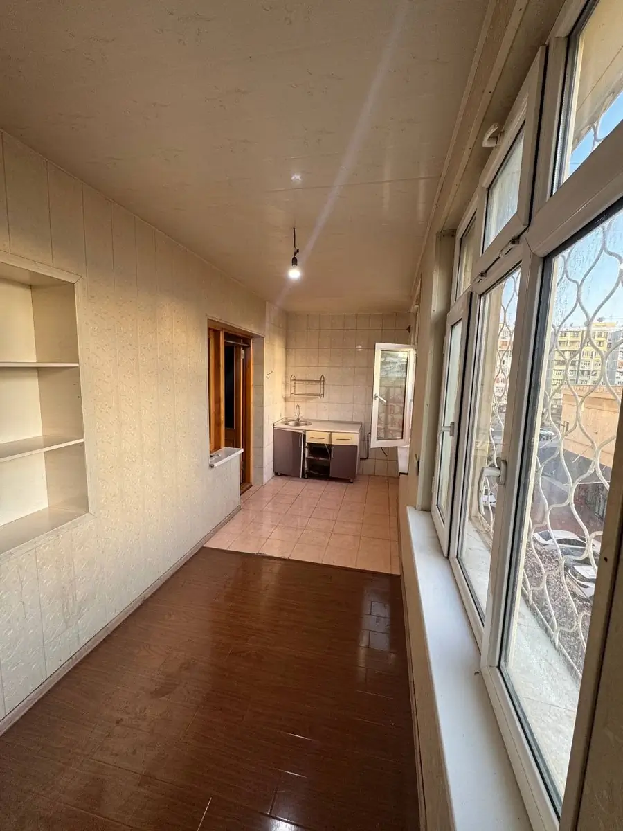 Продается Более 5-комнатная квартира − 111 м²