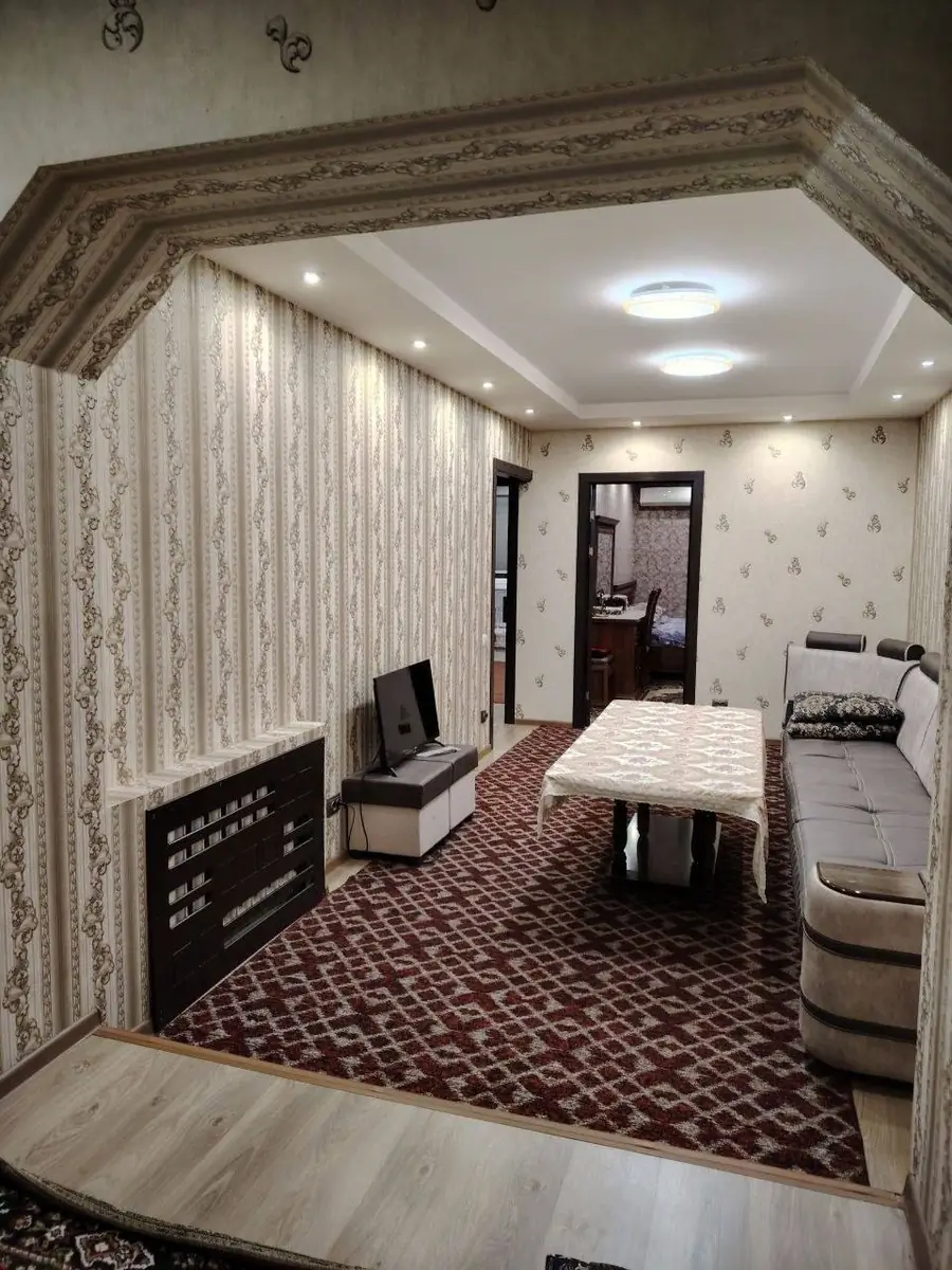 3 xonali kvartira sotiladi − 70 m²