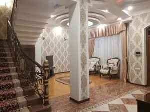 Ijaraga 3 qavatli uy − 270 m²