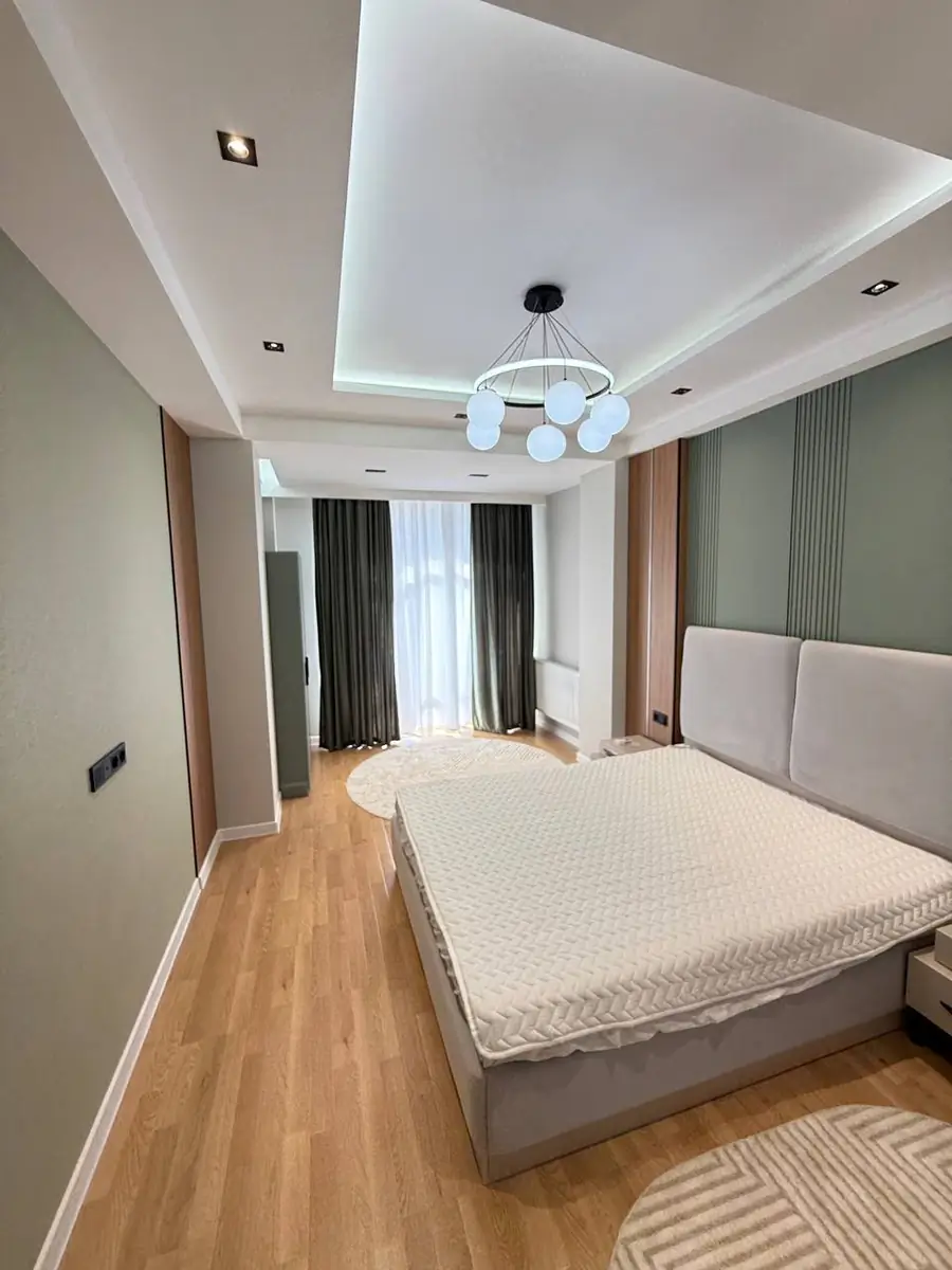 Сдается 3-комнатная квартира − 90 м²