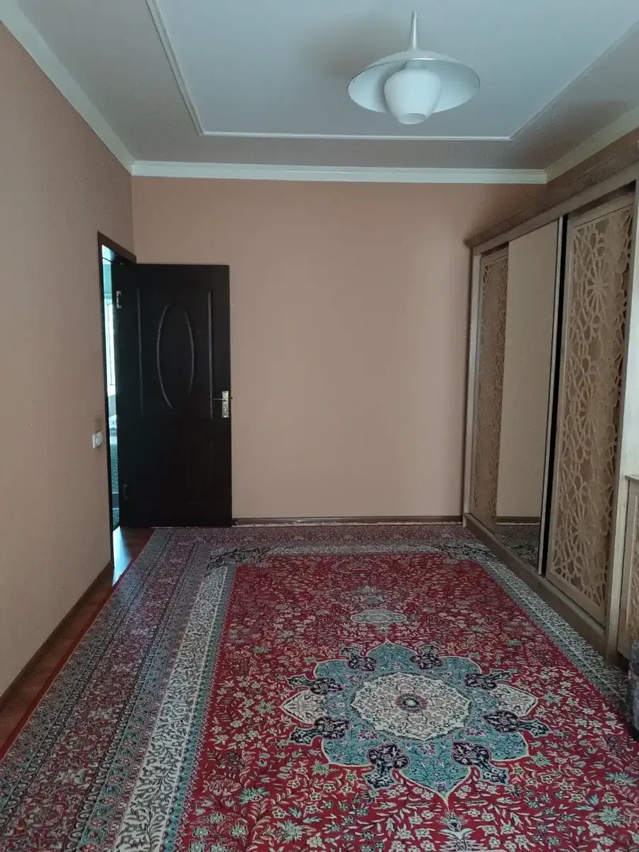 Продается 4-комнатная квартира − 93 м²